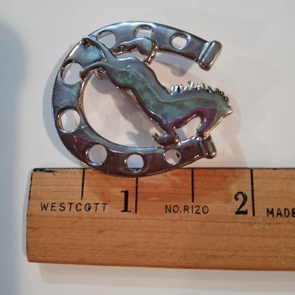 Beautiful Silver Pin Brooch Pendant Horse Stallion In Horseshoe Combo - Picture 5 of 7